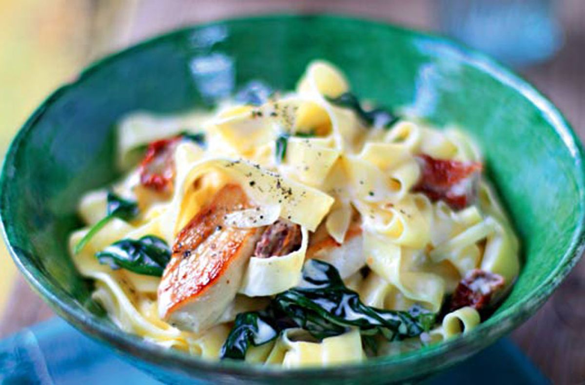 Creamy spinach chicken pasta | Dinner Recipes | GoodtoKnow