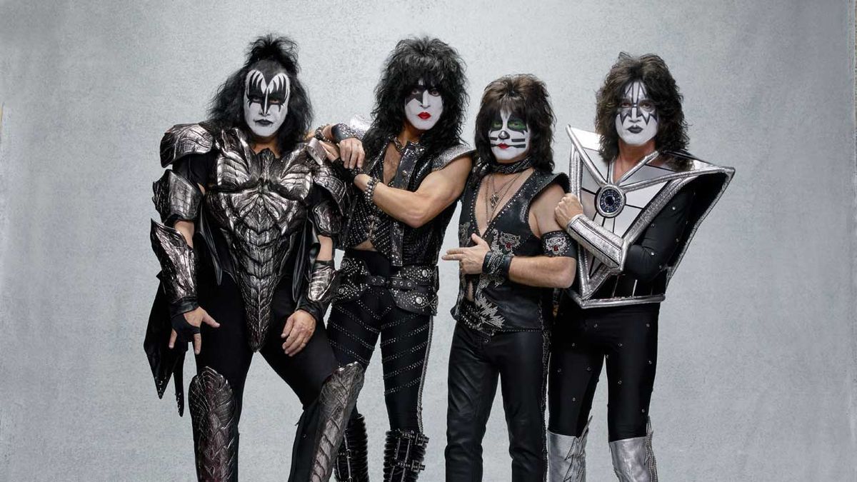 Kiss group shot