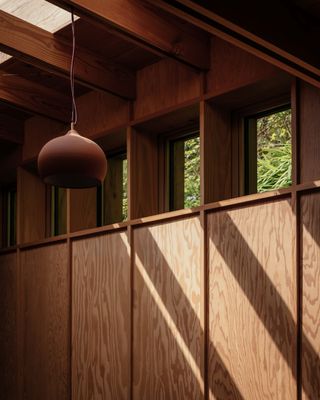Above the timber cladded walls there are windows looking onto the outside and providing light