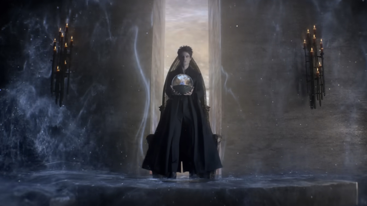 Tom Sturridge as Dream holding an orb in The Sandman
