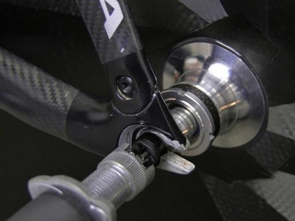 Rear entry dropouts allow for a close fit between the rear wheel and seat tube.