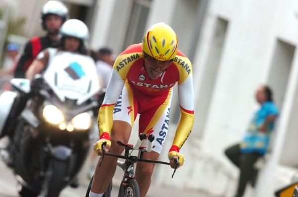 Alberto Contador (Astana) in full flight