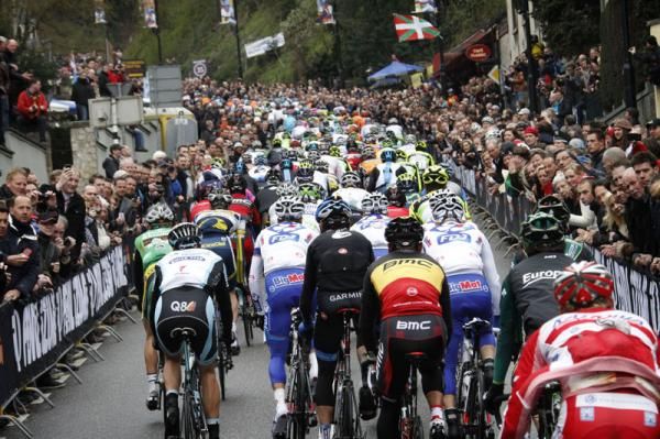Gilbert hangs at the back of the bunch