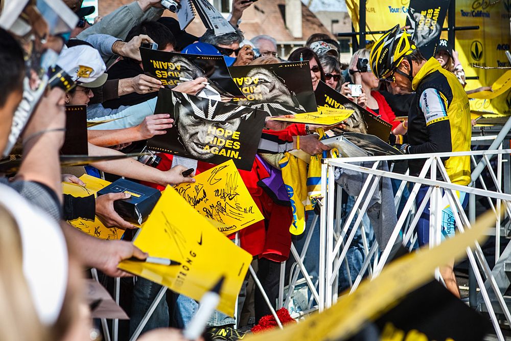Fans went crazy over having Lance Armstrong back on the scene in 2009