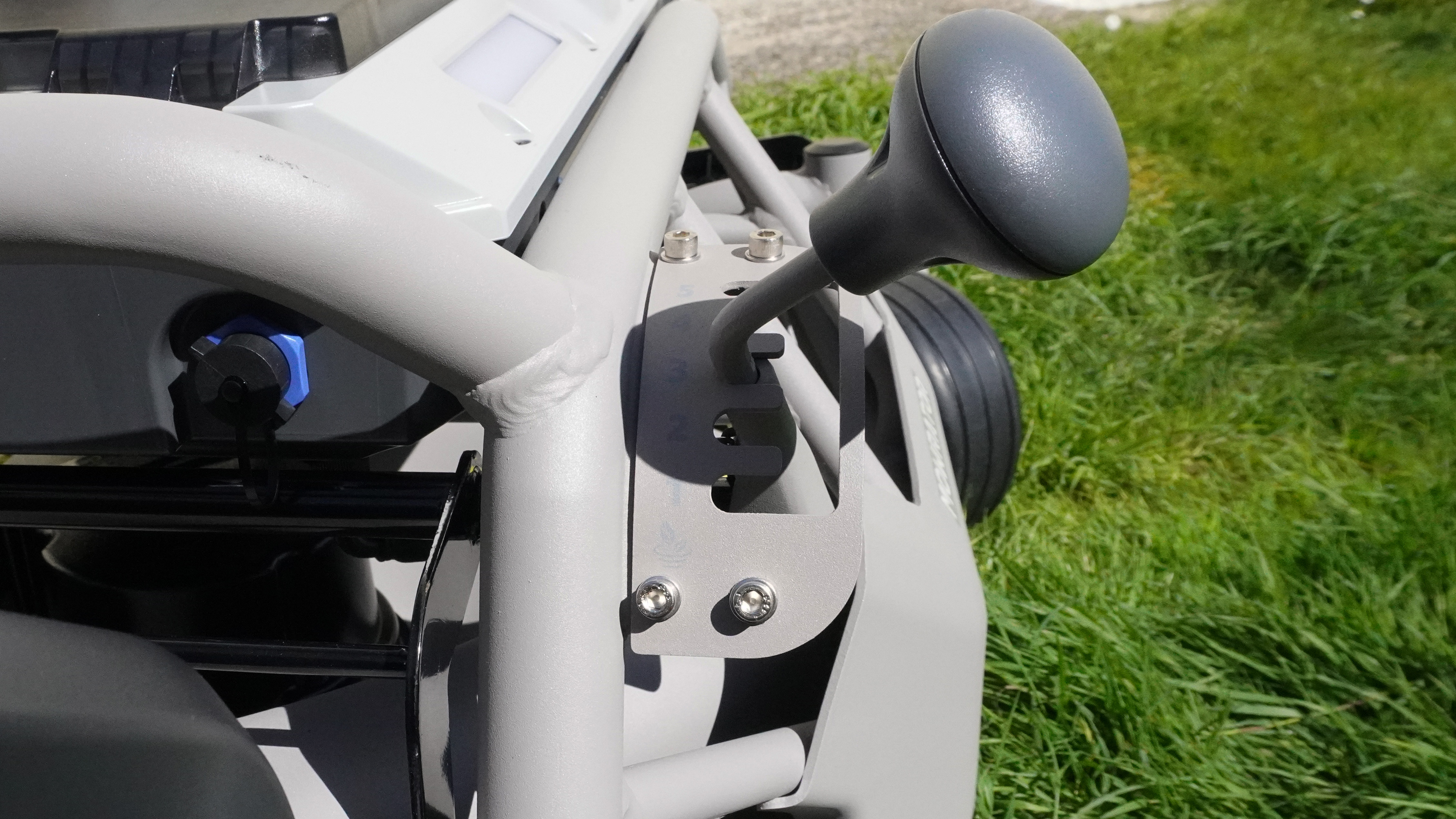 Gears to change grass cutting height on the Mowrator S1 2WD lawnmower.