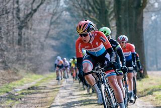 Christine Majerus leads the peloton on Dalakersweg at Ronde van Drenthe