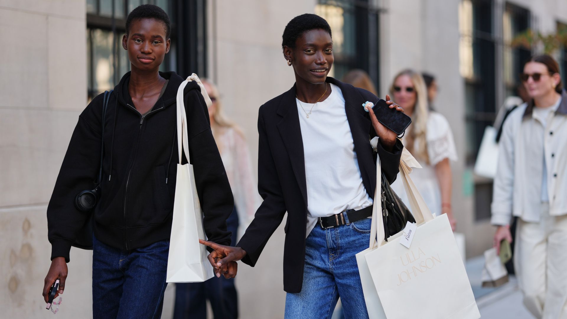 25 Fashion and Beauty Gifts Every It Girl is Giving Her Inner Circle