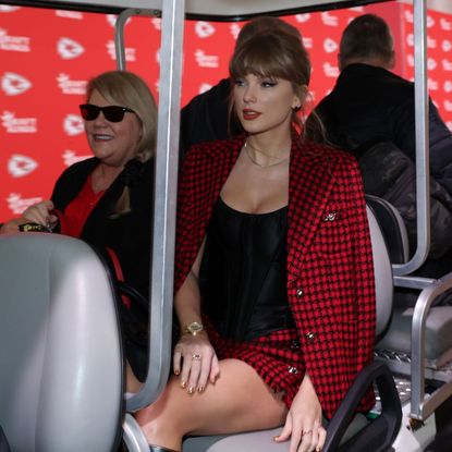 Taylor Swift arrives with mum Andrea at a Kansas City Chiefs game