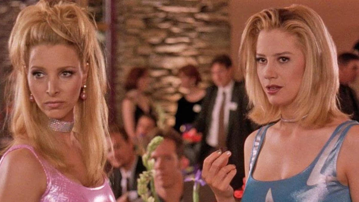 Lisa Kudrow and Mira Sorvino in Romy and Michele&#039;s High School Reunion