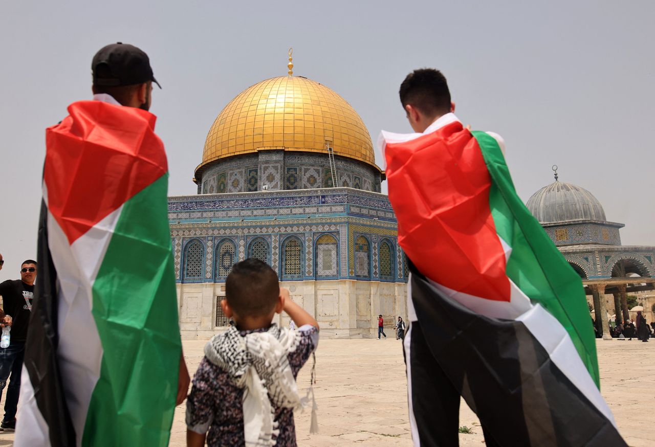 Palestinian worshippers 