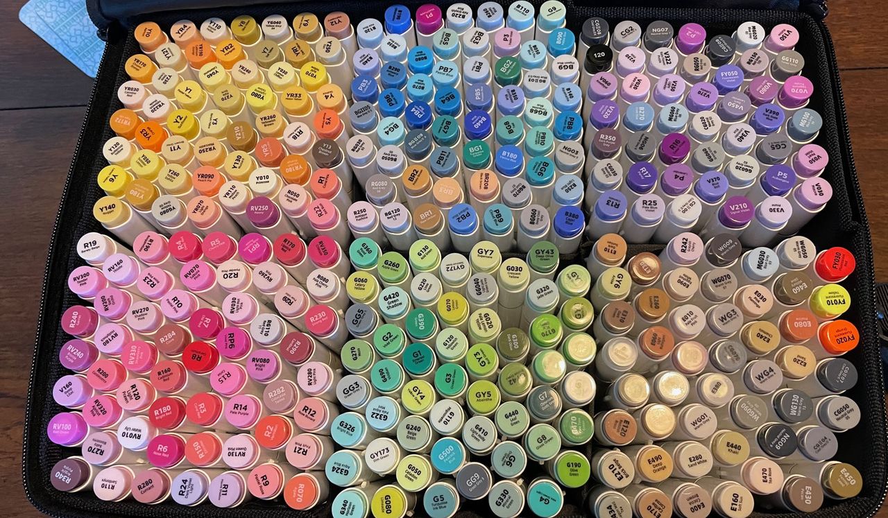 Ohuhu Honulu markers set of 320 bright markers in a carry case