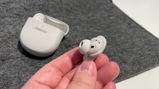 Bose QuietComfort Ultra Earbuds vs AirPods Pro 2: price