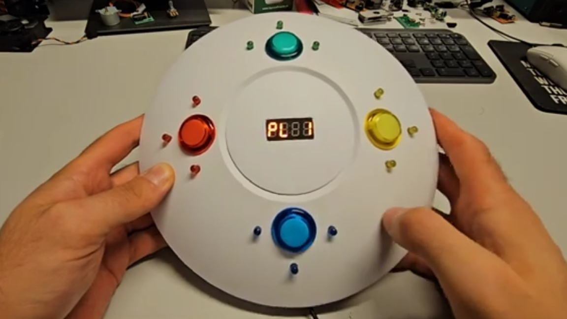 Raspberry Pi Pico drives a custom Simon color sequence memory game