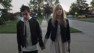 Keir Gilchrist and Maika Monroe in It Follows