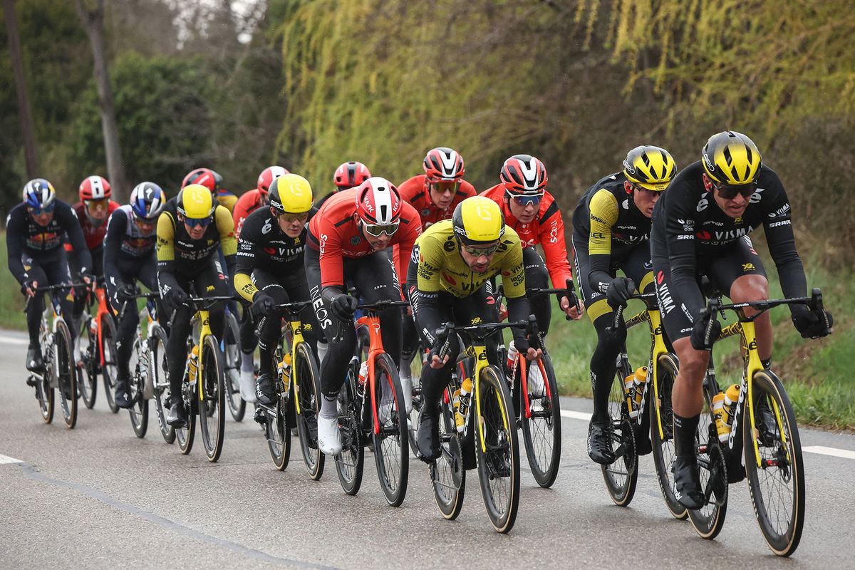 The front echelon during stage 6 of Paris-Nice led by Visma and Ineos