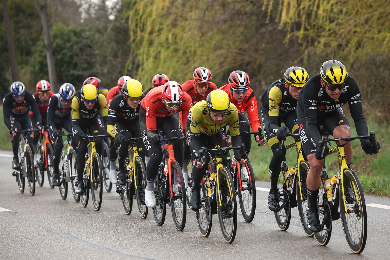 The front echelon during stage 6 of Paris-Nice led by Visma and Ineos