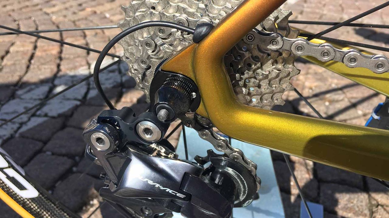 Astana are one of a few WorldTour teams to use Shimano Ultegra chains and cassettes