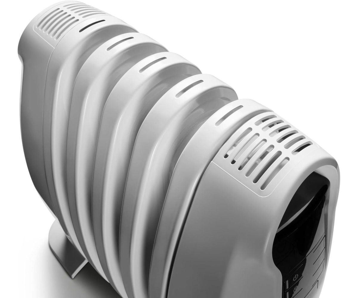 De'Longhi TRNS0505M Oil Filled Radiator from above to show controls