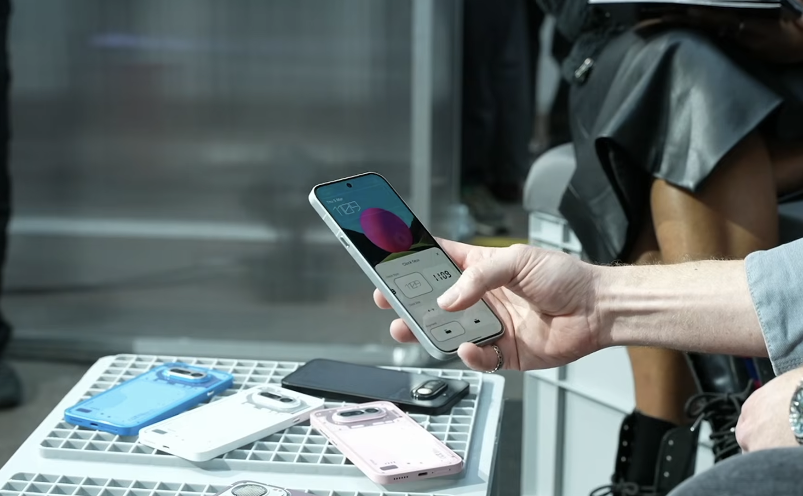 A side-by-side comparison displays the earcups of Nothing Headphone (1) in four different colors: white, black, pink, and yellow.