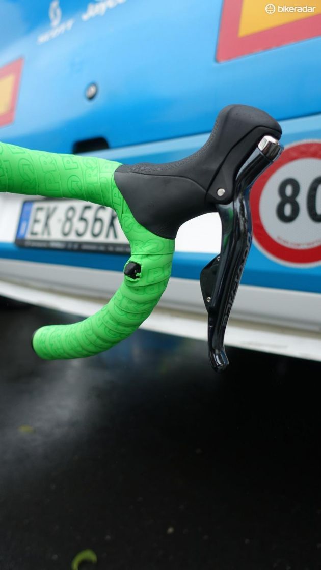 Di2 sprint shifters let riders shift while keeping all the fingers wrapped tightly around the bar