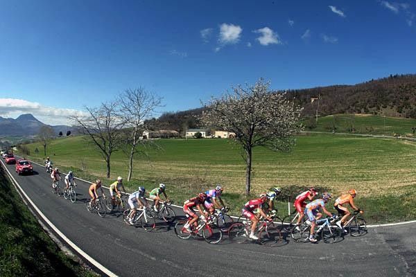 The break was a little ahead of the peloton.