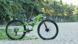 Forever different to the rest of the field, Cannondale has overhauled its longstanding full-suspension XC bike. We take a look at the Scalpel Si belonging to Manuel Fumic