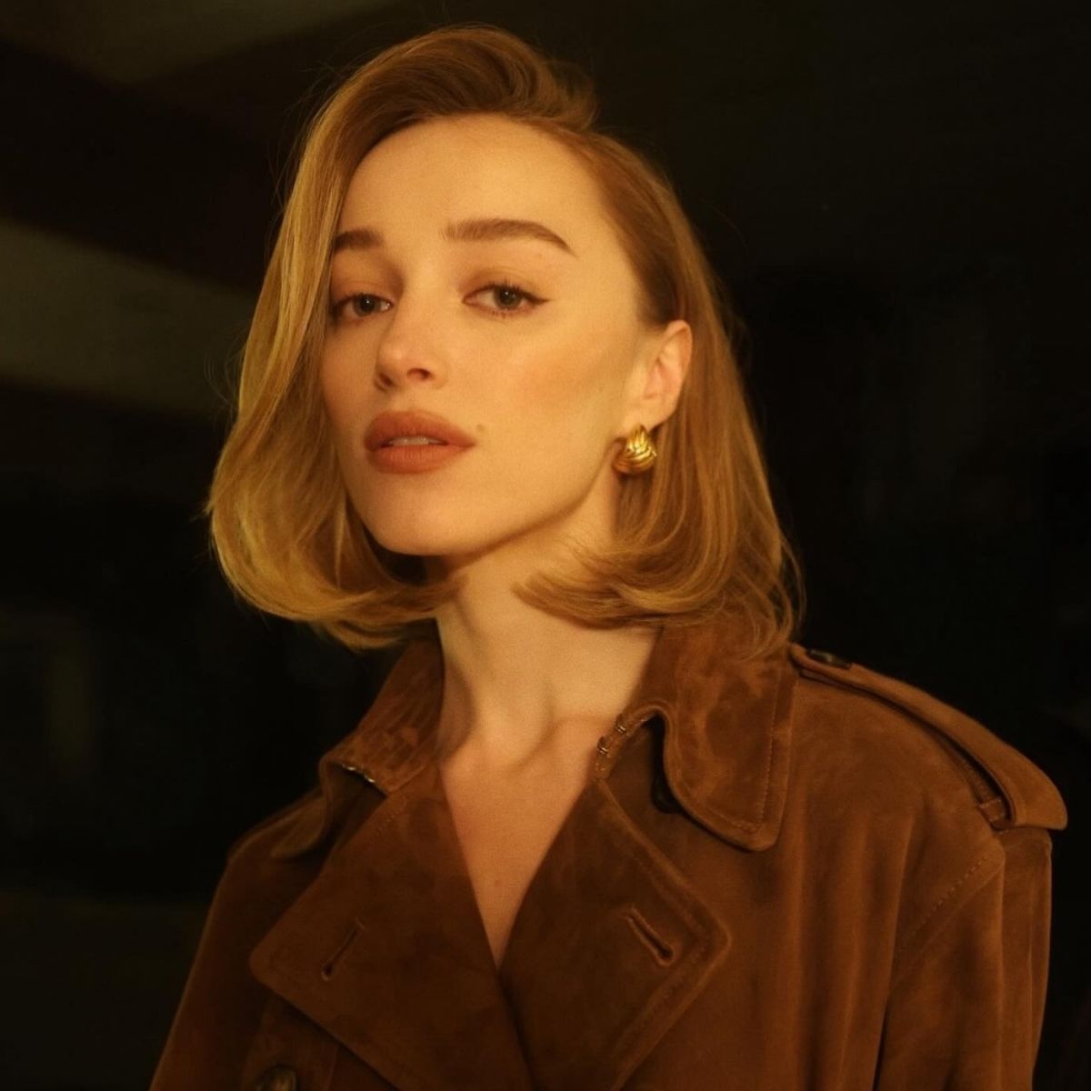 Phoebe Dynevor with a rounded flicked-in bevelled bob