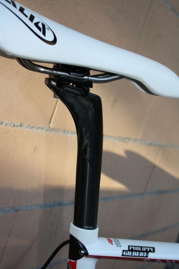 Canyon's VCLS Aero Post is suprisingly flexy and offers real benefits to rider comfort.