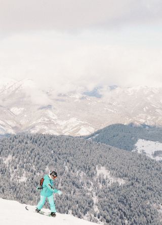 woman skiing in Kokhta