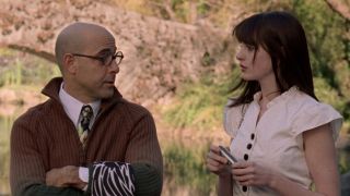 Anne Hathaway and Stanley Tucci talking in the park in The Devil Wears Prada