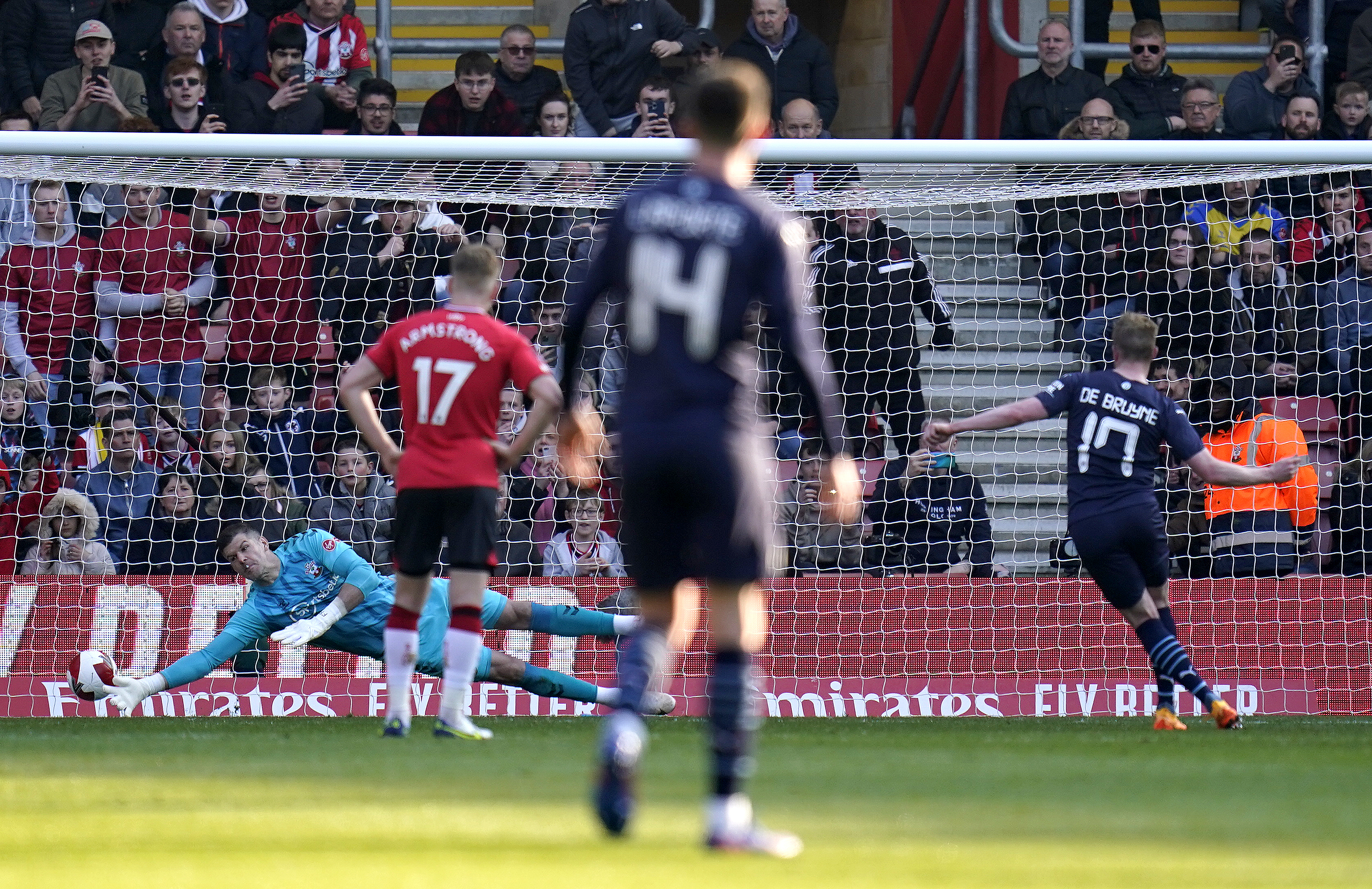 Kevin De Bruyne scores from the spot
