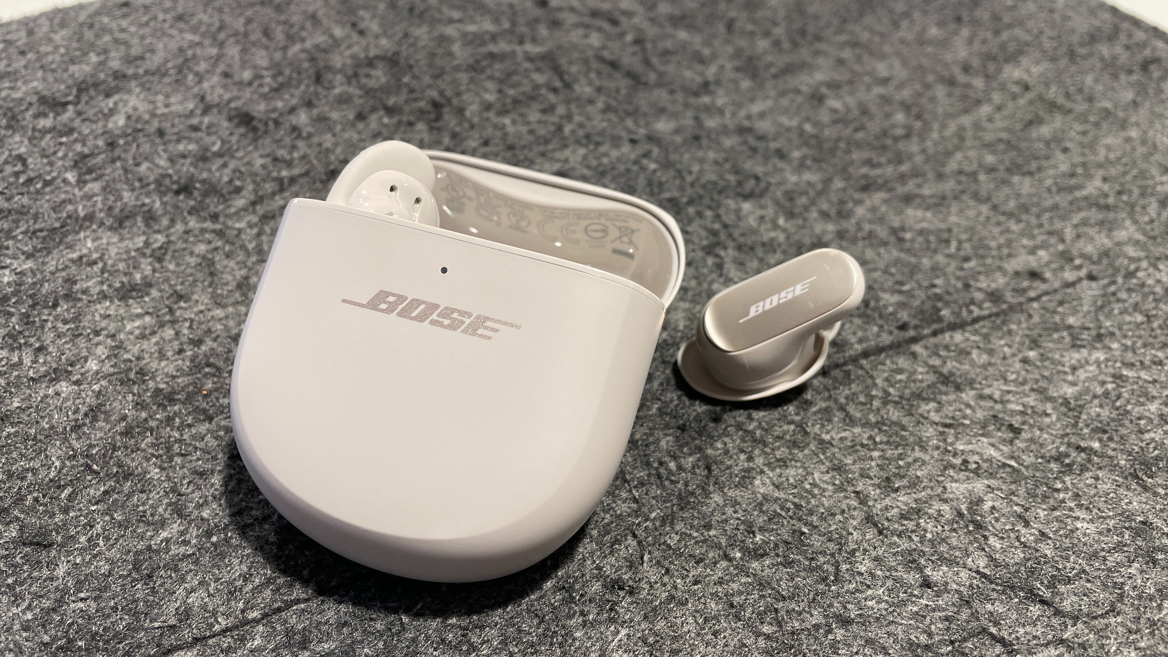 Bose QuietComfort Ultra Earbuds vs Sony WF-1000XM5: what are the differences?