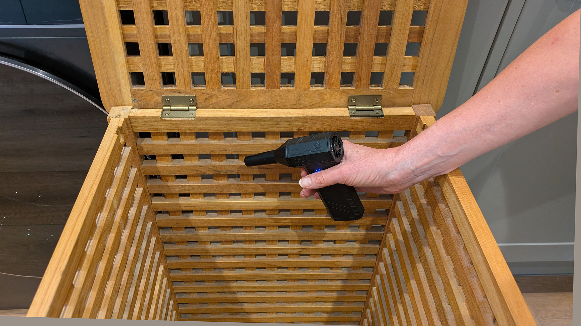 Cleaning laundry basket using electric air duster