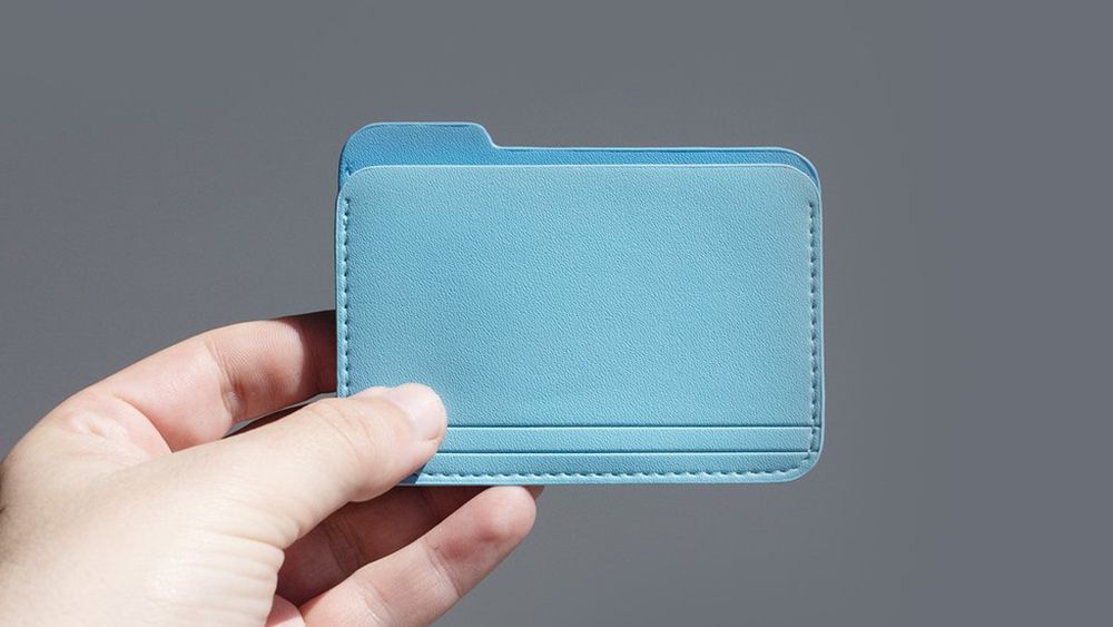 A wallet designed to look like a Mac Untitled Folder