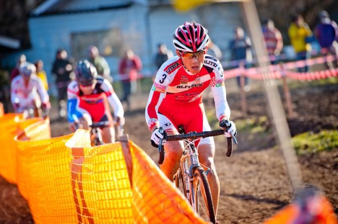 Hikaru Kosaka (Utsunomiya Blitzen CX Team) trys to attack