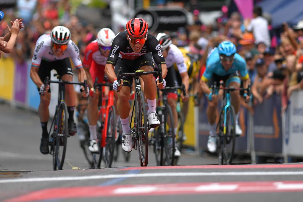 Caleb Ewan wins stage 2 in Stirling