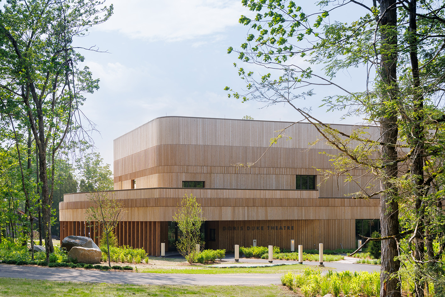 Jacob's Pillow, Doris Duke theatre by Mecanoo, timber structure in the Berkshires countryside