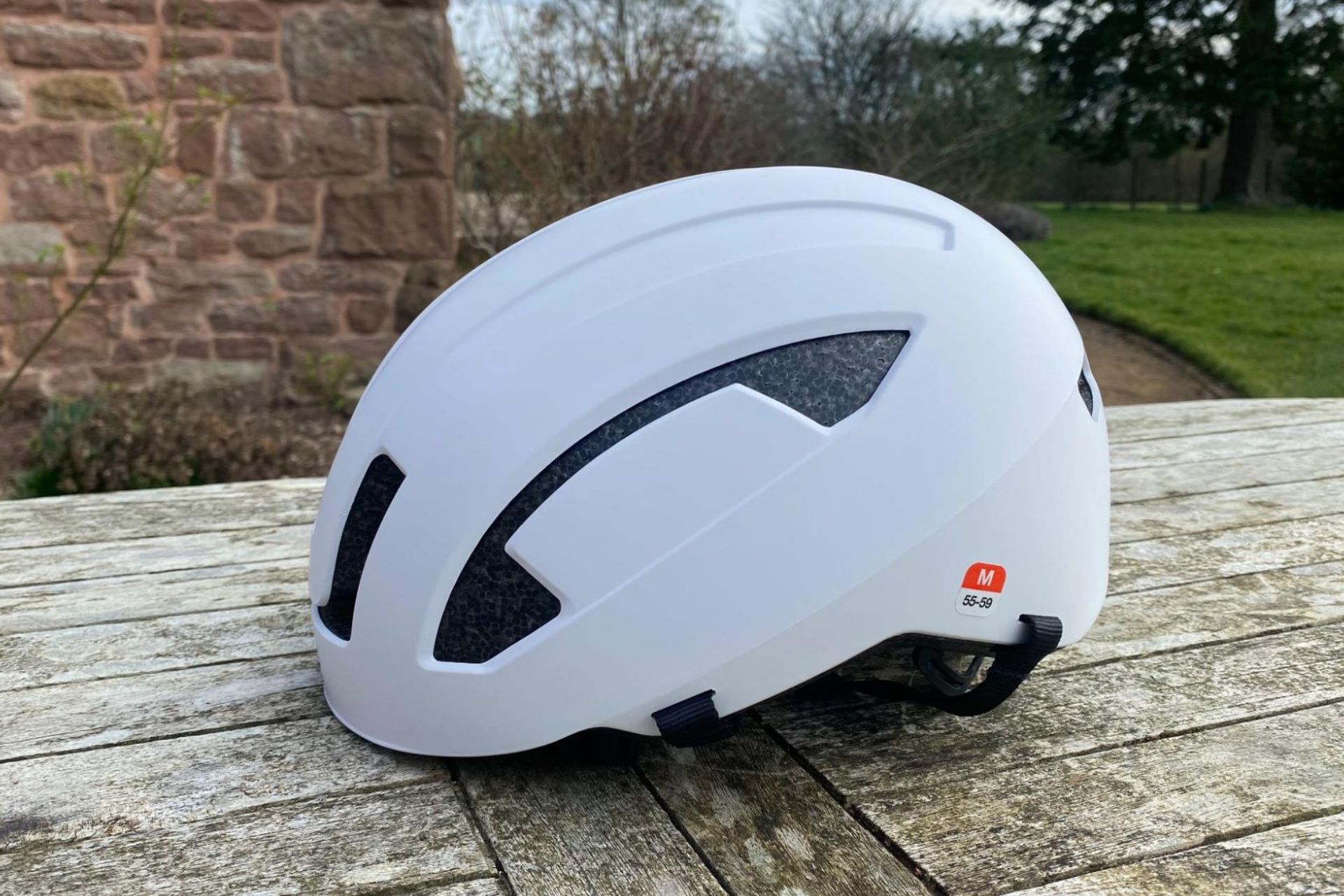 Image shows the Lazer CityZen KinetiCore which is among the best commuter bike helmets