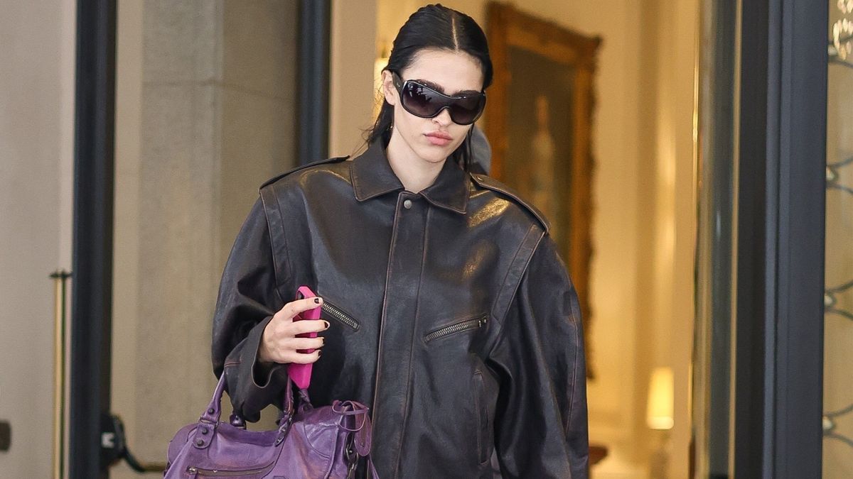 Not Ballet Flats, Not Loafers—Amelia Gray Just Wore the Flat-Shoe Trend in Italy That's Everywhere This Fall