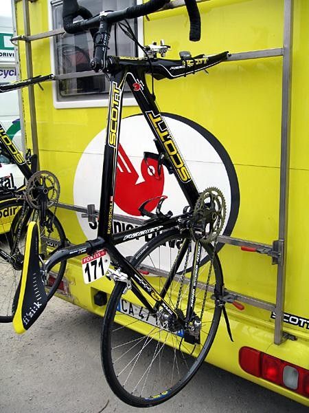 Scott bikes on the back of Saunier's team bus.