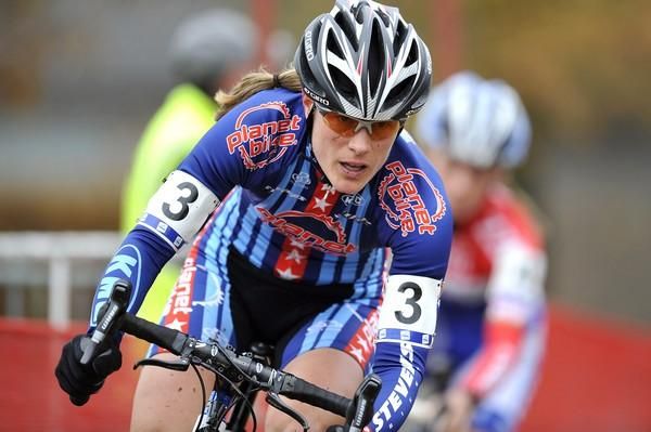 Katie Compton powers through the turn.