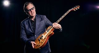 Joe Bonamassa inspects a vintage Les Paul Standard