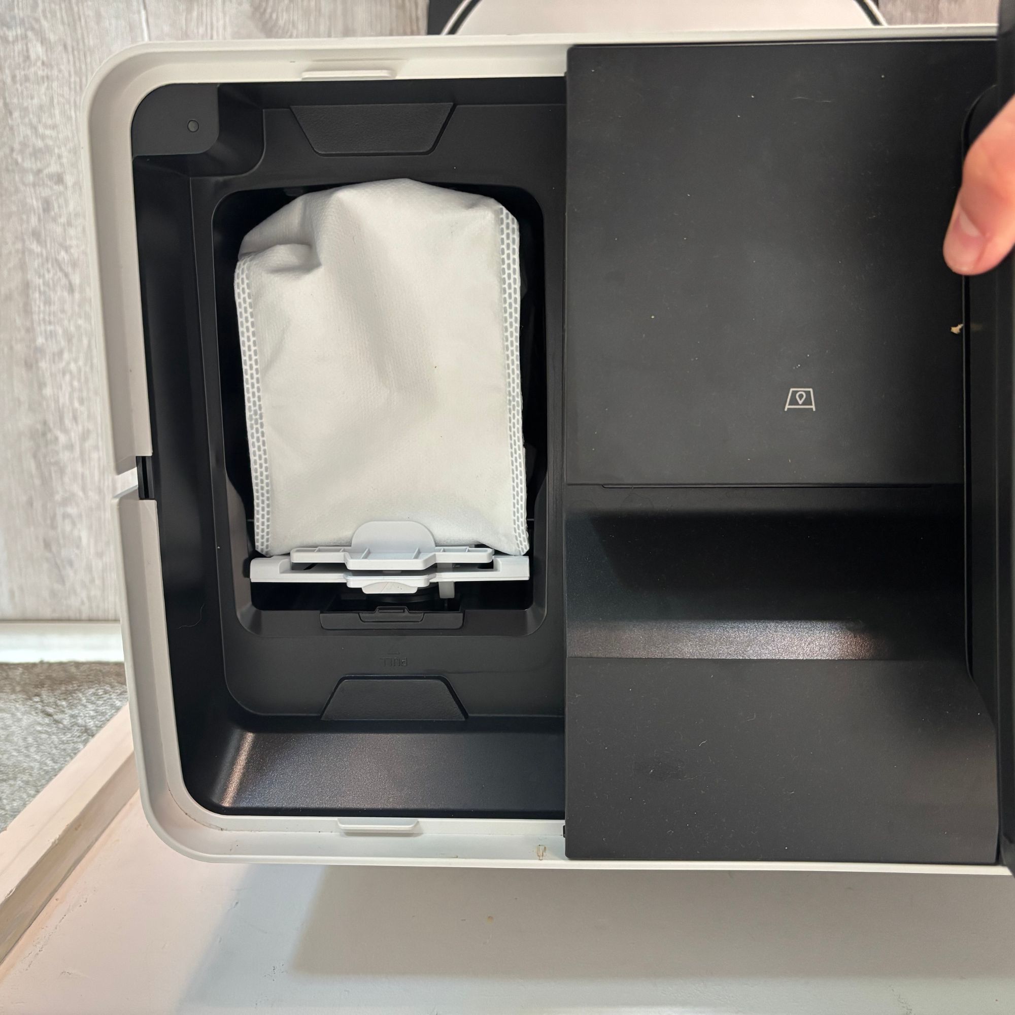 Dust bag of the Samsung Bespoke Jet robot vacuum cleaner