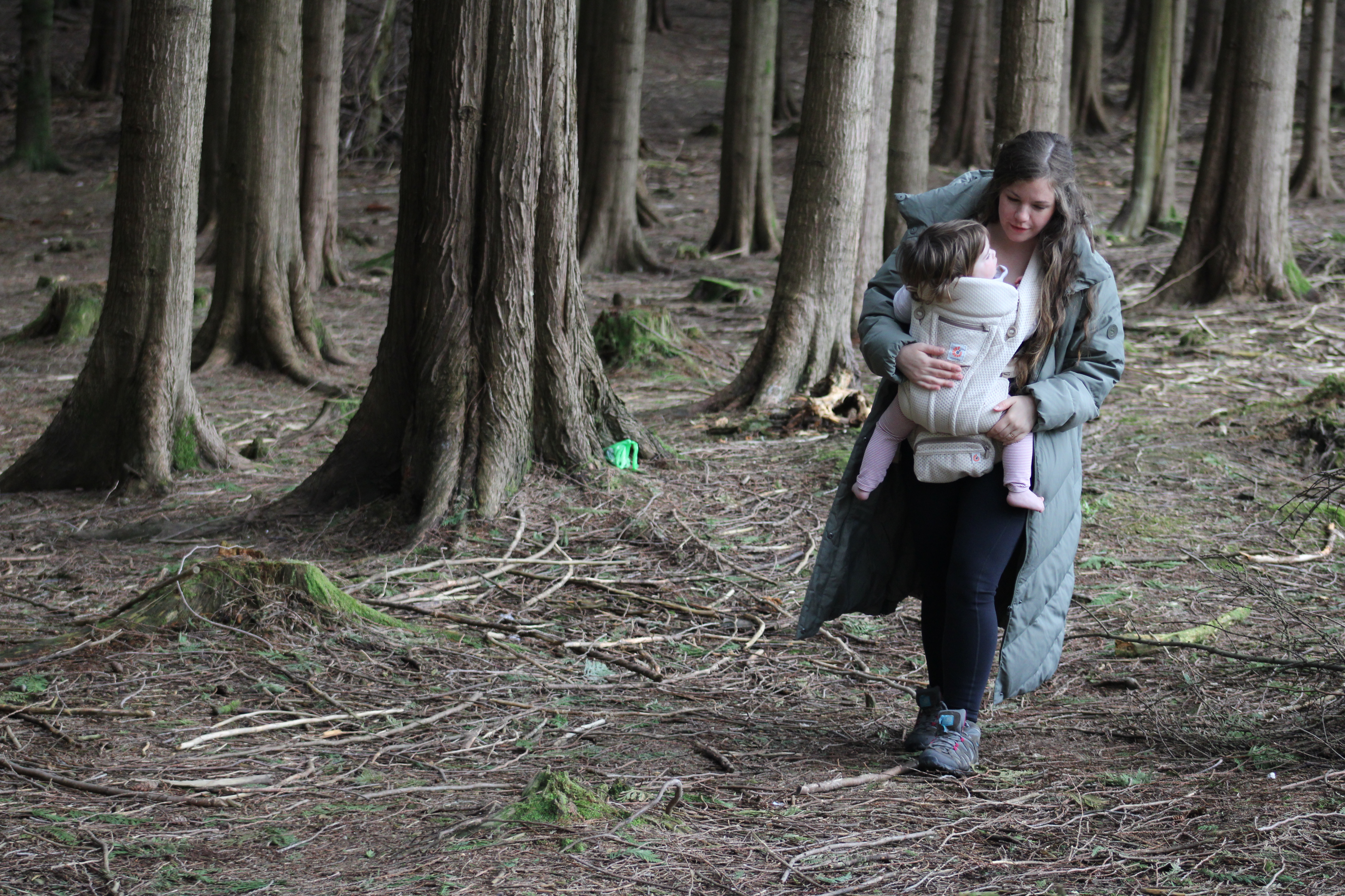 Kit suitable for hiking while breastfeeding