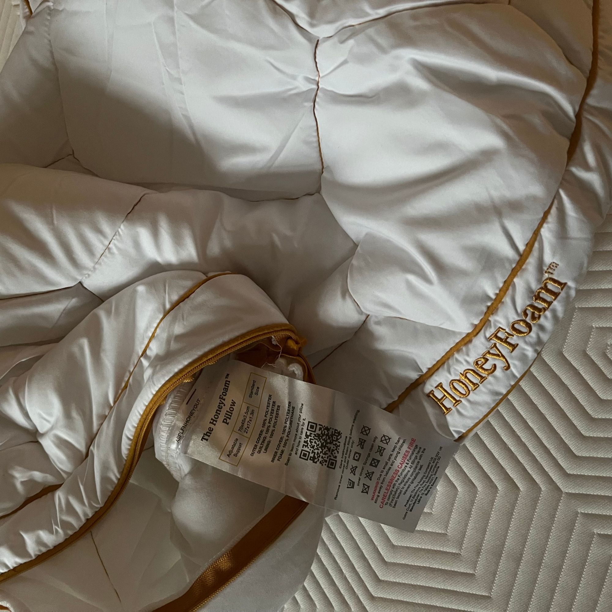 HoneyFoam pillow cover removed to show label