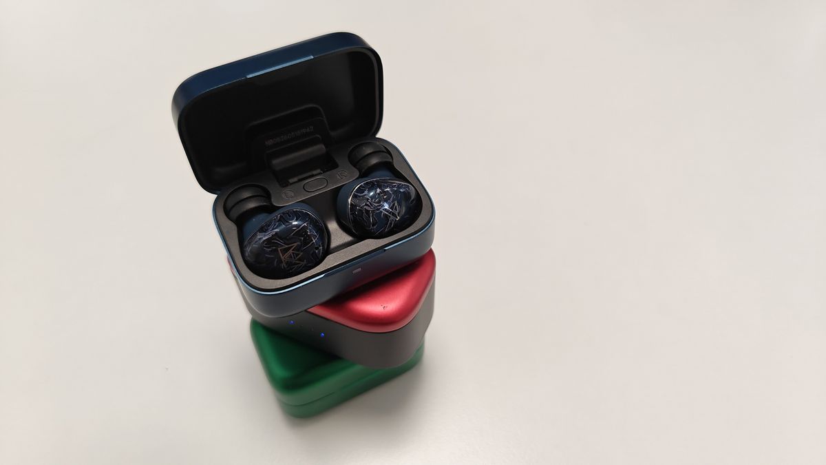 The Noble Osprey, alongside other Noble earphones.