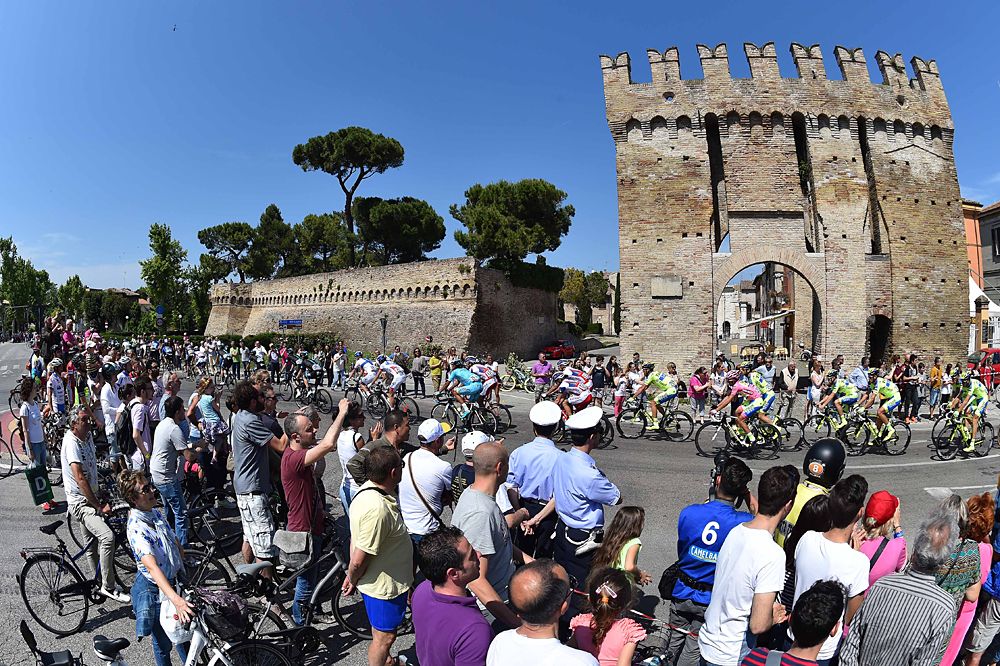Crowds line the street to watch the Giro d'Italia stage 10