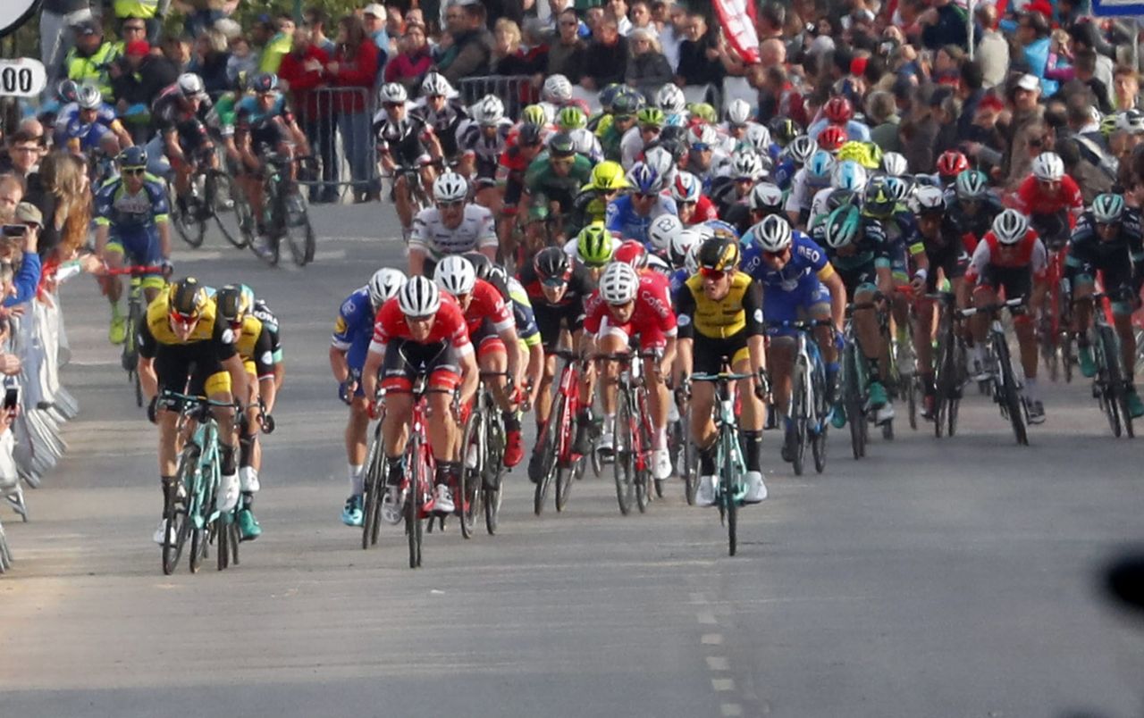 This sequences shows the LottoNL-Jumbo lead out in action
