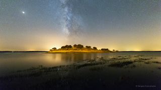 The Milky Way galaxy shimmers over Portugal's Lake Alqueva in this sunset view by astrophotographer Sergio Conceiçao. To the left of the galaxy's dusty core, the brightest object in the sky is the planet Mars.