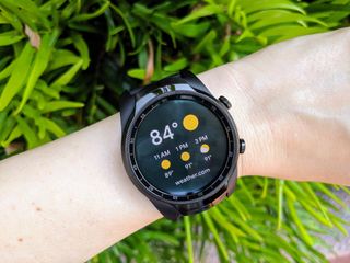 Ticwatch pro 4g vs best sale huawei watch gt 2